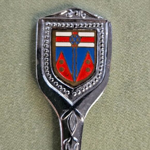 4"- 4.5" Lot of‎ 3 Vintage Yukon, Alberta, Quebec Souvenir Travel Spoons Canada - Picture 3 of 10